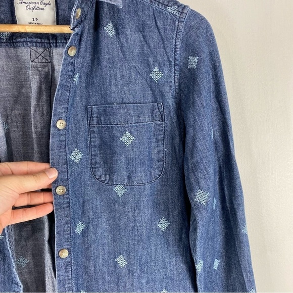 American Eagle Stitch Chambray Full Button Up Down Shirt Top Flannel Size Small - Picture 2 of 5